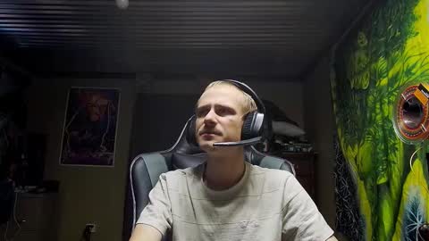 Snapshot of greenlungs8195 chatting on November 14, 2025, 9:41 am Greenlungs8195 online show from November 14, 2025, 9:41 am