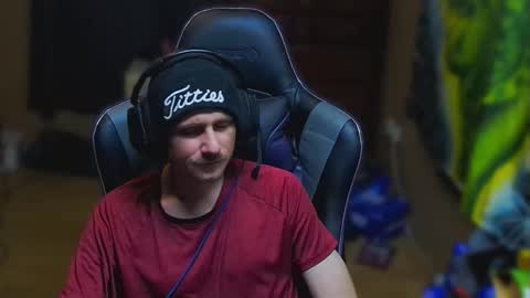 Snapshot of greenlungs8195 chatting on November 25, 2025, 6:46 am Greenlungs8195 online show from November 25, 2025, 6:46 am