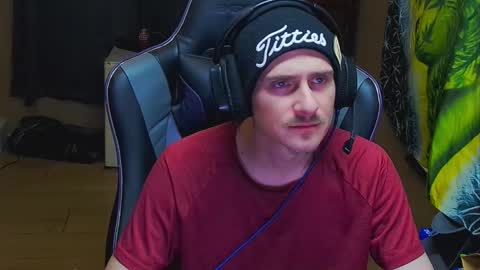 Snapshot of greenlungs8195 chatting on November 25, 2025, 6:52 pm Greenlungs8195 online show from November 25, 2025, 6:52 pm