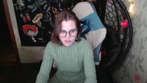 Lina online show from May 1, 2026, 11:48 am