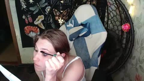 Snapshot of greenwitch9 chatting on June 6, 2026, 1:05 pm Lina online show from June 6, 2026, 1:05 pm