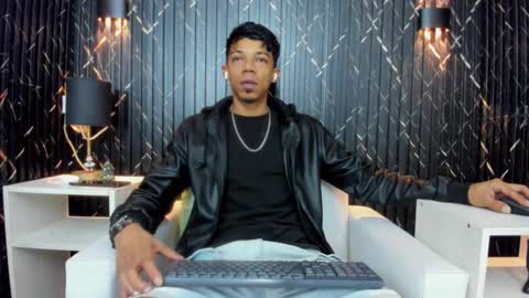 Snapshot of gregory_sforza chatting on November 7, 2025, 12:05 pm GregorySforza online show from November 7, 2025, 12:05 pm