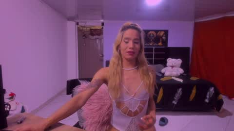 Snapshot of greichellsecret__ chatting on June 17, 2026, 7:00 am graichell online show from June 17, 2026, 7:00 am