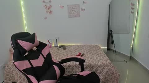 Snapshot of greta_smith2 chatting on December 1, 2025, 8:25 pm Greta online show from December 1, 2025, 8:25 pm