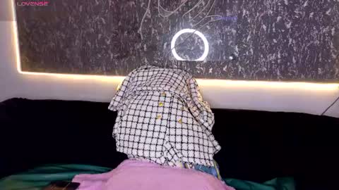 Gretel  online show from June 18, 2026, 3:40 am