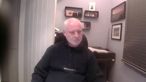 greyfox_6000 online show from January 5, 2025, 6:24 am