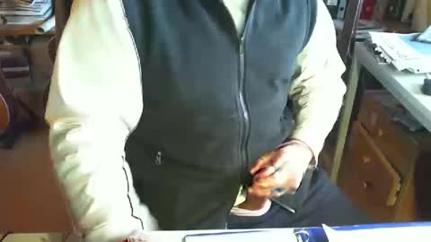 greyhounddog online show from January 12, 2025, 9:40 am