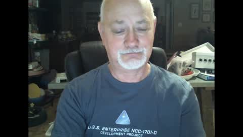 Snapshot of greystone844 chatting on January 28, 2025, 12:32 pm David online show from January 28, 2025, 12:32 pm