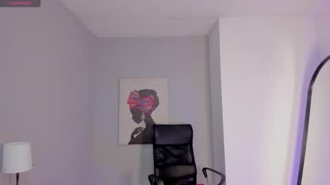 laura  online show from March 17, 2026, 12:19 pm