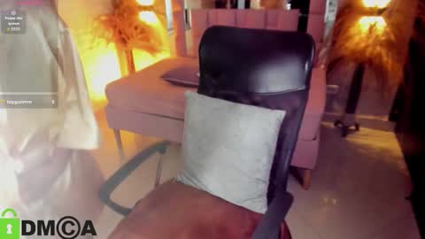    online show from November 14, 2025, 9:46 pm