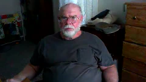 Snapshot of gtnolder60 chatting on October 2, 2025, 7:10 pm Gary online show from October 2, 2025, 7:10 pm