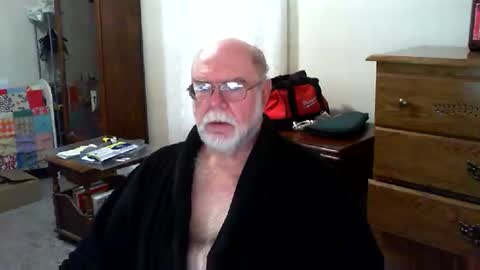 Snapshot of gtnolder60 chatting on November 26, 2025, 1:01 pm Gary online show from November 26, 2025, 1:01 pm