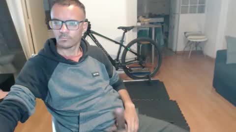 guachin_new online show from November 23, 2025, 4:23 am