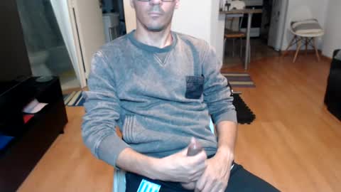 guachin_new online show from June 29, 2026, 5:57 am