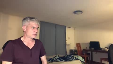 guardiannif_ online show from February 25, 2025, 9:13 pm