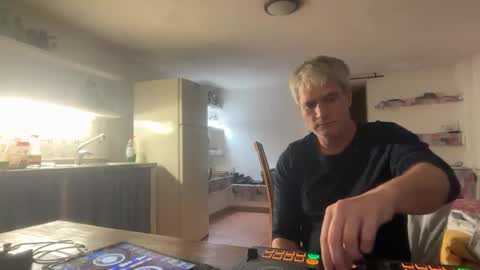 guardiannif_ online show from February 14, 2026, 7:21 pm