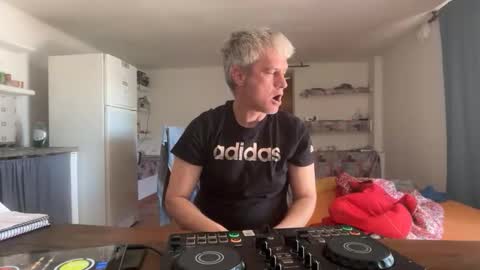 guardiannif_ online show from February 25, 2026, 12:04 pm