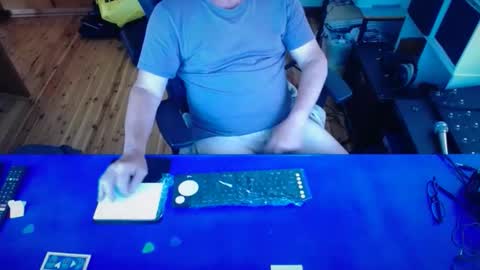 guesswhatigot2 online show from January 7, 2026, 5:43 am