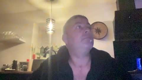 guil0 online show from October 6, 2025, 7:50 am