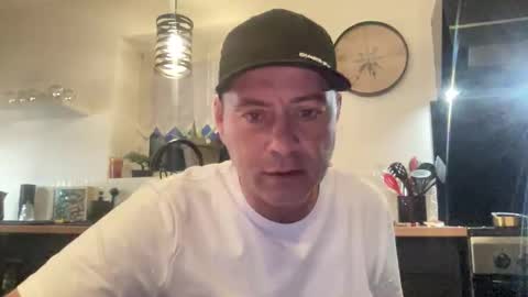 guil0 online show from January 11, 2026, 8:36 pm