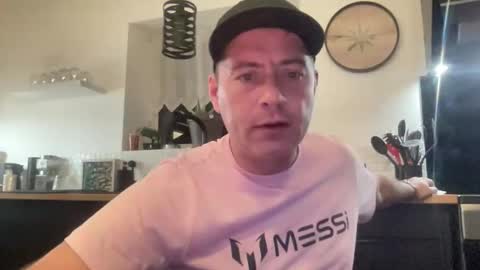 guil0 online show from January 16, 2026, 10:47 pm