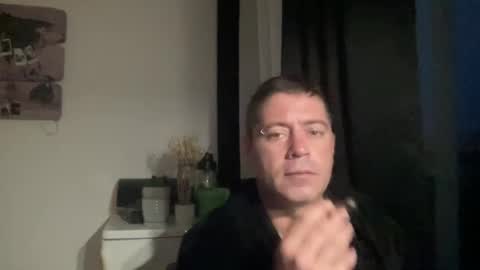 Snapshot of guil0 chatting on July 11, 2026, 7:22 am guil0 online show from July 11, 2026, 7:22 am