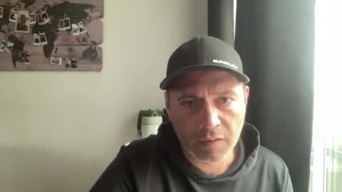Snapshot of guil0 chatting on July 15, 2026, 7:19 pm guil0 online show from July 15, 2026, 7:19 pm