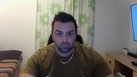Snapshot of guillaume666286050 chatting on January 17, 2026, 5:23 am guillaume666286050 online show from January 17, 2026, 5:23 am