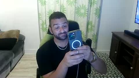 Snapshot of guillaume666286050 chatting on June 17, 2026, 3:20 am guillaume666286050 online show from June 17, 2026, 3:20 am