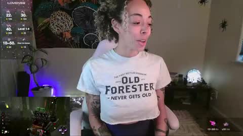 Snapshot of gunzinrose chatting on December 16, 2024, 11:39 pm Kylie online show from December 16, 2024, 11:39 pm