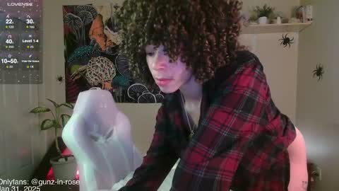 Snapshot of gunzinrose chatting on January 31, 2025, 8:22 pm Kylie online show from January 31, 2025, 8:22 pm