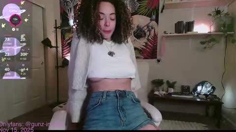 Snapshot of gunzinrose chatting on November 15, 2025, 4:58 pm Kylie online show from November 15, 2025, 4:58 pm