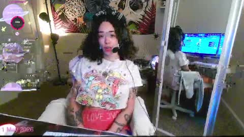 Snapshot of gunzinrose chatting on May 11, 2026, 4:37 pm Kylie online show from May 11, 2026, 4:37 pm