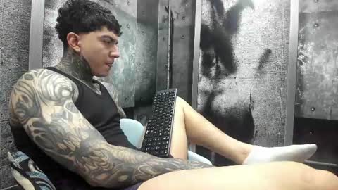 Snapshot of gury_tattoo chatting on June 10, 2026, 8:19 pm Gury online show from June 10, 2026, 8:19 pm