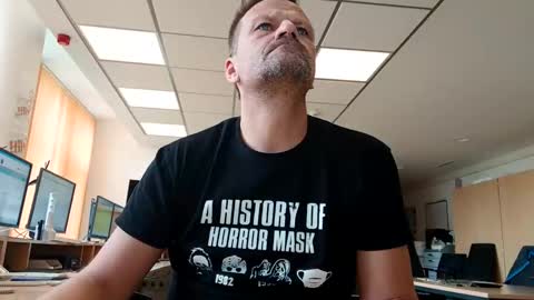 Snapshot of guschidick chatting on October 5, 2025, 12:58 pm guschidick online show from October 5, 2025, 12:58 pm