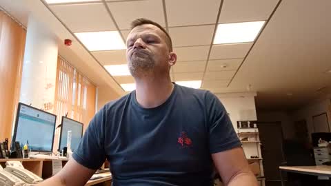 Snapshot of guschidick chatting on October 16, 2025, 3:02 pm guschidick online show from October 16, 2025, 3:02 pm