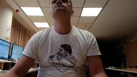 Snapshot of guschidick chatting on November 6, 2025, 11:48 pm guschidick online show from November 6, 2025, 11:48 pm