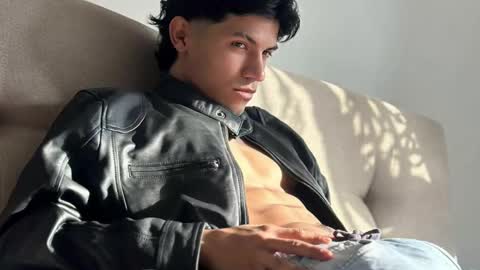 Snapshot of guts_x chatting on December 11, 2024, 8:07 pm Guts online show from December 11, 2024, 8:07 pm