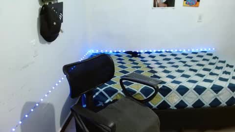 Snapshot of guts_x chatting on February 3, 2025, 10:54 pm Guts online show from February 3, 2025, 10:54 pm