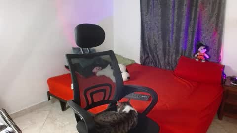 Snapshot of guts_x chatting on November 25, 2025, 7:03 pm Guts online show from November 25, 2025, 7:03 pm