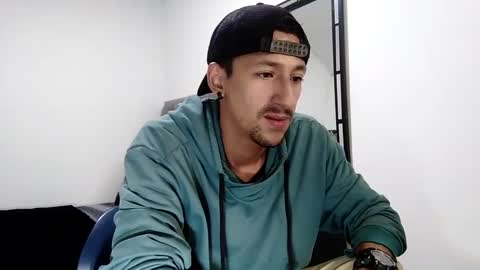 Snapshot of guykarim chatting on December 30, 2024, 5:37 am karim online show from December 30, 2024, 5:37 am