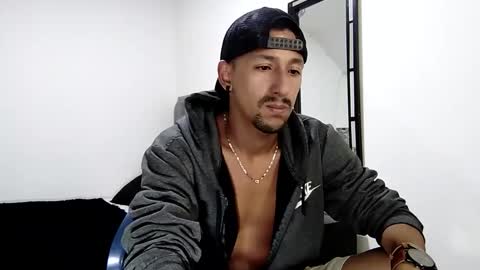 Snapshot of guykarim chatting on January 13, 2025, 3:34 am karim online show from January 13, 2025, 3:34 am