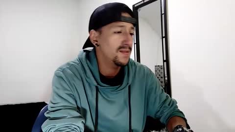 Snapshot of guykarim chatting on January 17, 2025, 3:23 am karim online show from January 17, 2025, 3:23 am