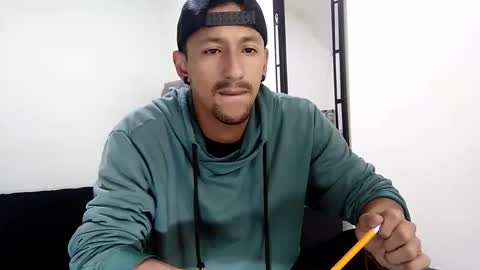 Snapshot of guykarim chatting on January 23, 2025, 7:11 am karim online show from January 23, 2025, 7:11 am