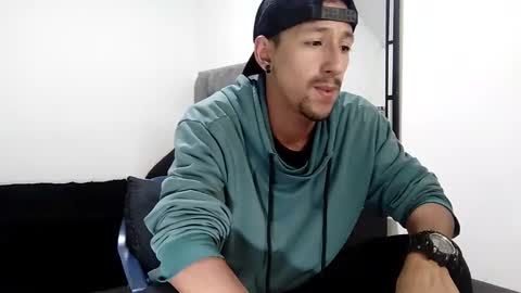 Snapshot of guykarim chatting on January 23, 2025, 10:22 am karim online show from January 23, 2025, 10:22 am