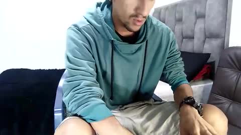 Snapshot of guykarim chatting on February 13, 2025, 12:46 am karim online show from February 13, 2025, 12:46 am