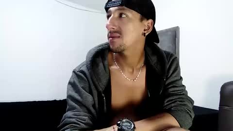 Snapshot of guykarim chatting on February 20, 2025, 6:06 am karim online show from February 20, 2025, 6:06 am