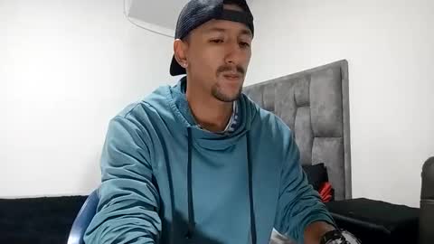 Snapshot of guykarim chatting on March 5, 2025, 8:43 am karim online show from March 5, 2025, 8:43 am