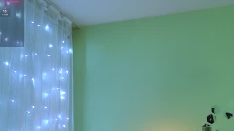 Snapshot of gwen_lady chatting on December 24, 2024, 5:55 pm Sweety Kitty online show from December 24, 2024, 5:55 pm