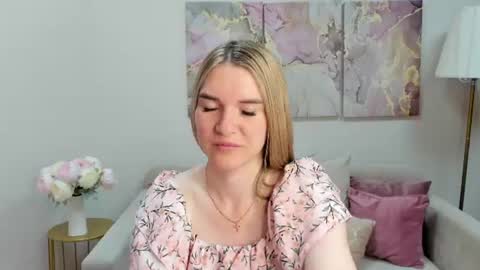 Snapshot of gwensmitt chatting on July 8, 2026, 10:03 pm gwensmitt online show from July 8, 2026, 10:03 pm